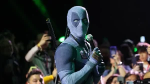 死侍灰色战衣空降SDCC,瑞安·雷诺兹"求职"复仇者联盟 死侍灰色战衣空降SDCC,瑞安·雷诺兹"求职"复仇者联盟
