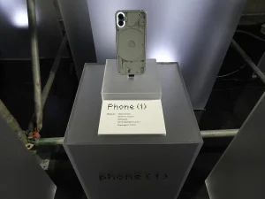 背面藏块点阵屏:Nothing Phone 4a Pro评测,中端机也能有趣 背面藏块点阵屏:Nothing Phone 4a Pro评测,中端机也能有趣