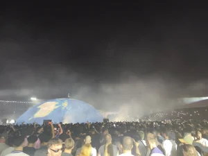 侃爷与前助理达成和解，曾被控性侵与性骚扰