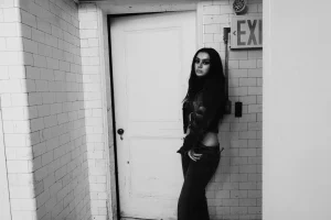 新专辑玩太大！Charli XCX自导电影还自泄新歌