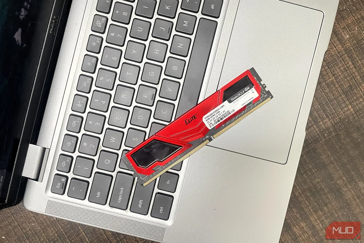 8GB 内存的 Win11 卡到爆?4 个设置先救急