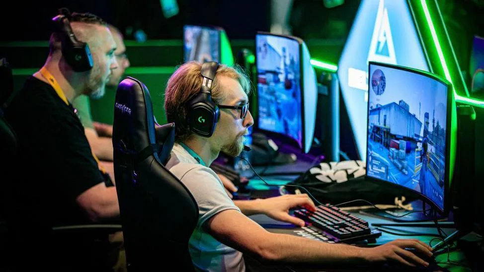 Twitch 默认拿直播喂亚马逊 AI，关掉要挖三层