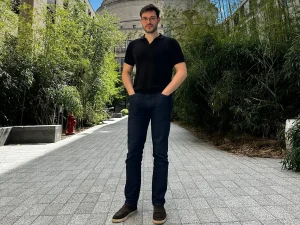 教 AI 干完整份工作:科技巨头抢建虚拟职场 教 AI 干完整份工作:科技巨头抢建虚拟职场