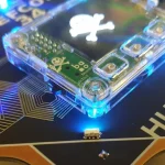 27000 张徽章内藏开源芯片：红外一照，电路看得见