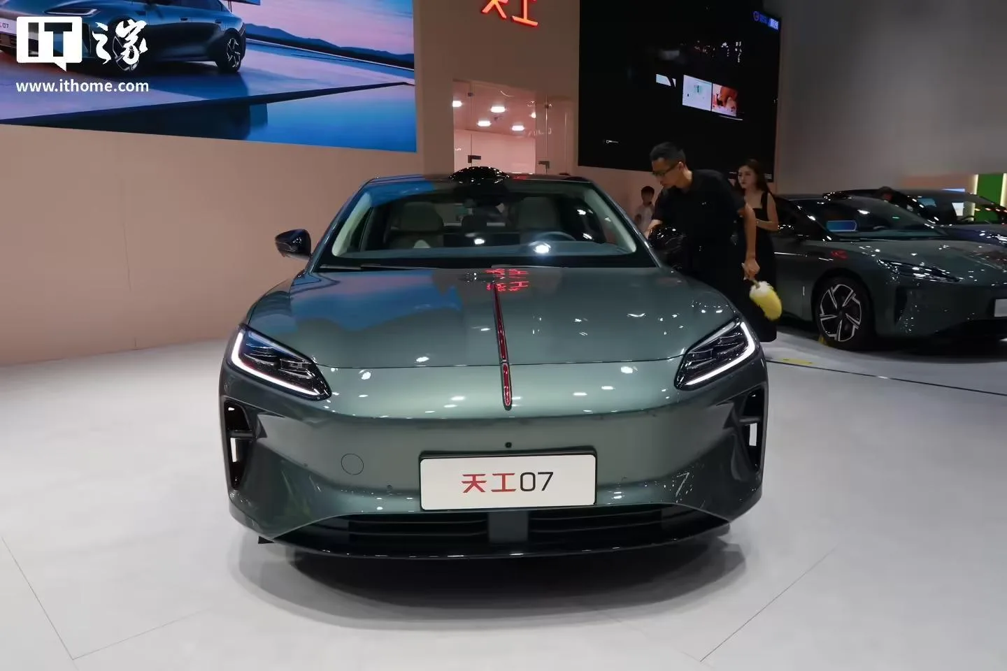 图片来源:IT之家 红旗天工07 中大型纯电轿车(图片来源:IT之家)