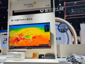 国产 AI4S 计算平台亮相外滩大会:台风追踪与量子模拟成亮点 9ae216389eebac1c625ad65ef18d11c3_header