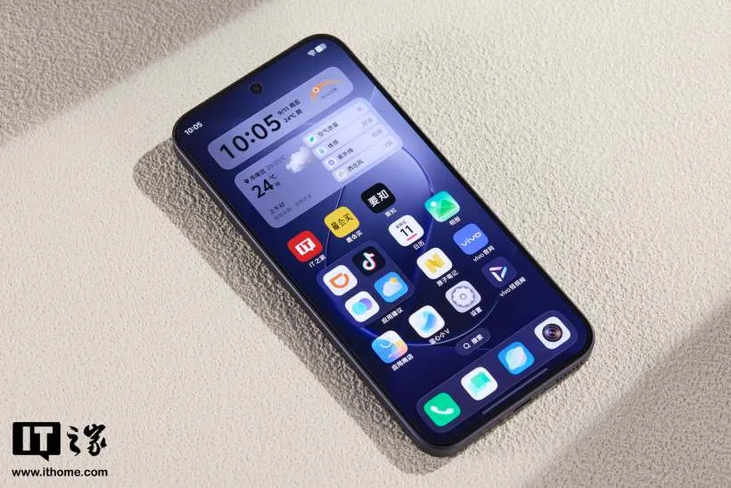 图片来源:IT之家 iQOO 16 屏幕