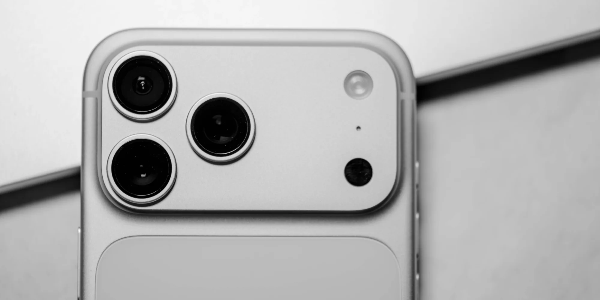 iPhone 17 Pro 银色版本的相机模组