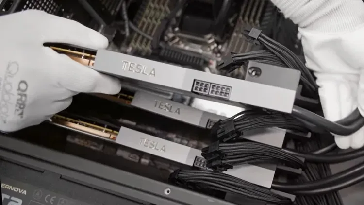 英伟达按 GPU 收软件年费：每块每年 2000 美元
