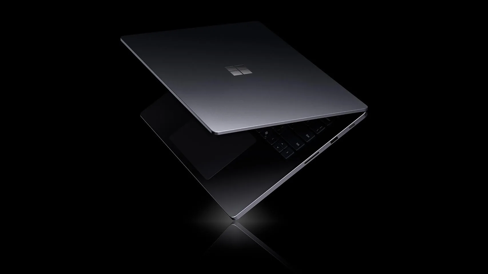 Surface Laptop Ultra 规格曝光：128GB 内存可跑 1200 亿参数模型