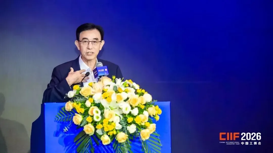 中微公司董事长尹志尧发表演讲